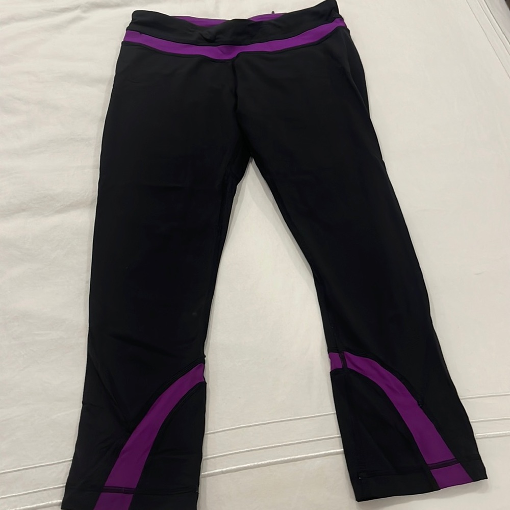 Lululemon leggings women’s size 6 blk/purple trim